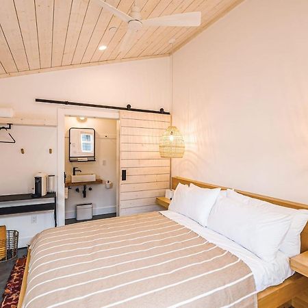 Mini Shortboard Room With A Queen Bed Stinson Beach Kültér fotó